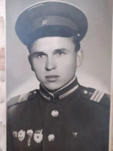 Поздравление с наступающим Днем Победы полковника в отставке, активиста Владимирской региональной общественной организации бывших малолетних узников фашистских лагерей  Юрия Петровича Ерошенко.  