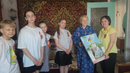 Память живёт в сердцах: дети и сотрудники Центра поздравили «детей войны» с Днём Победы