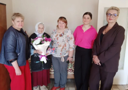 В преддверии Дня Победы руководители социальной службы Елена Леняева, Инесса Трофимова, руководитель клиники "Вольгинский" Мария Колбасова и делегация работников окружной администрации, продолжают адресные визиты к ВЕТЕРАНАМ Великой Отечественной войны.