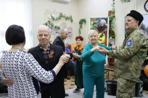 Литературно-музыкальная встреча «Звенит Победой май, цветущий»
