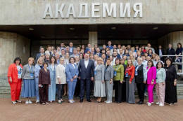 Министр социальной защиты населения проходит обучение для управленческих кадров