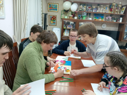 Подопечные социально - реабилитационного отделения вновь встретились с заведующей библиотекой № 7 - Лилией Анатольевной  Юсиповой.