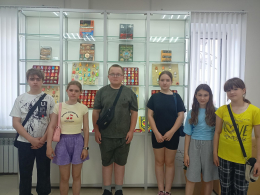 5 июня специалист Петушинского комплексного центра организовала для детей  познавательную экскурсию в художественную галерею им. Корнилова. Здесь проходит выставка «Это наша победа», посвящённая 81 годовщине Победы в Великой Отечественной войне
