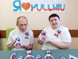БРОШЬ ТРИКОЛОР