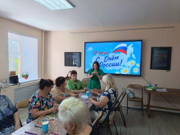 Мастер-класс ко Дню России в "социальной гостиной"