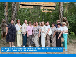 Сотрудники отметили свой профессиональный праздник поездкой на хрустальный завод