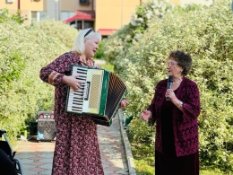 Тем, кто дарит тепло и заботу: С Днём социального работника!
