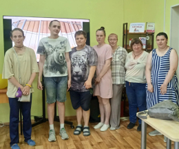 В рамках Года единства народов России молодые люди из Учебной квартиры "путешествуют" по родной стране. 22 июня они "побывали" в Еврейской автономной области, у "Богом избранной" народности.