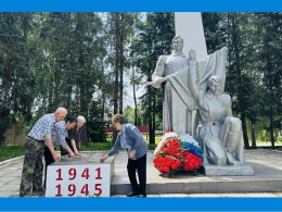 Возложили цветы в День памяти и скорби