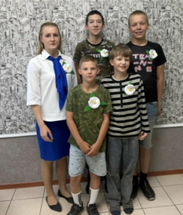 Специалист отделения профилактики организовала для детей, состоящих на различных видах профилактического учета,творческую мастерскую «Ромашка – символ семейного счастья».