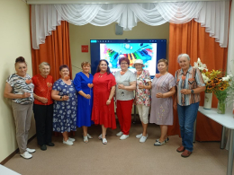 Поёт июль