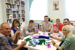 Умельцы из творческой мастерской 