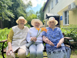 ЛЕТО В ЦВЕТАХ:  ИМПРОВИЗИРОВАННАЯ ФОТОСЕССИЯ