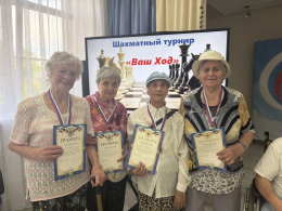 В День шахмат встретились жители трёх учреждений — играли, пели и дружили