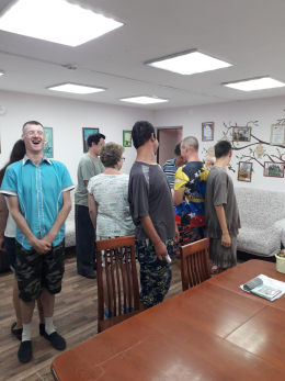 В социально-реабилитационном отделении прошло увлекательное психологическое занятие с элементами тренинга «Я познаю себя и других».