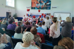 Активные граждане «серебряного возраста», получатели социальных услуг Петушинского комплексного центра приняли участие в Форуме региональных практик активного долголетия «Движение старших - 33», который прошел 12.08.2026 года в г. Вязники.