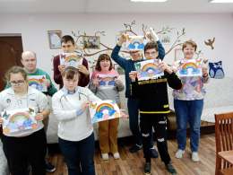 В социально-реабилитационном отделении прошел психологический тренинг с использованием арт-терапии «Путешествие по радуге».   