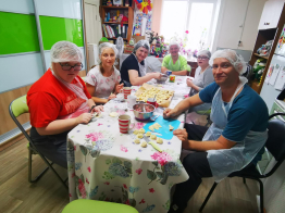 Учимся лепить пельмени 