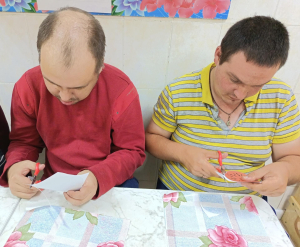 Мастер-класс ко Дню арбуза в Болотском доме социального обслуживания