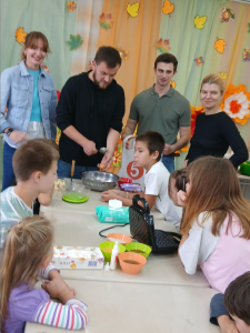 Мастер - класс с волонтерами из " Добропомощь"