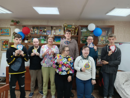 Под руководством заведующей библиотекой  № 7  Лилией Анатольевной  Юсиповой  для подопечных социально - реабилитационного отделения прошло творческое занятие в рамках проекта «Мир в картине»