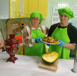 Очередной кулинарный час в пансионате им. Глинки собрал всех в теплой столовой.