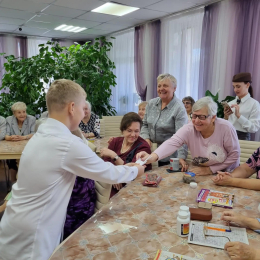 Праздник в честь Декады пожилого человека: творчество, улыбки 
