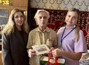 Соцработники Мурома поздравили жительницу блокадного Ленинграда