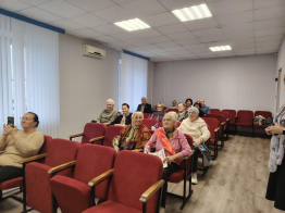 Тепло живого слова: вечер поэзии с Жанной Хрулёвой в зале Социального фонда
