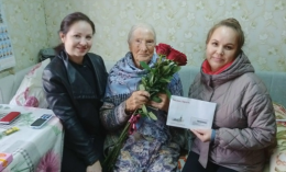 Заместитель директора Петушинского комплексного центра и представитель территориального отдела г. Костерево поздравили с 95 летием труженицу тыла Шуванову Нину Андреевну.