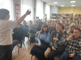 В библиотеке № 7 для подопечных социально реабилитационного отделения прошло интерактивное мероприятие «В гостях у цветных карандашей».