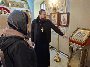 Получатели социальных услуг отделения дневного пребывания «Активное долголетие» посетители храм в честь святого мученика Иоанна Воина и встретились с его настоятелем отцом Павлом.