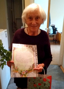 О поздравлении с 90-летним юбилеем долгожителя