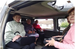 Мобильные бригады доставляют лиц старше 65 лет, проживающих в сельской местности, в медицинские организации