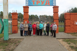 В осенних листья октября!