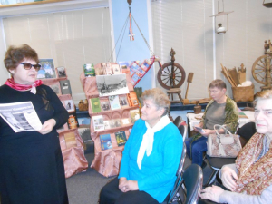 Слушатели университета третьего возраста постели музейно-выставочный сектор Центра культуры и спорта п. Ставрово