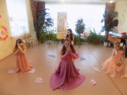  «День, пахнущий мимозой»