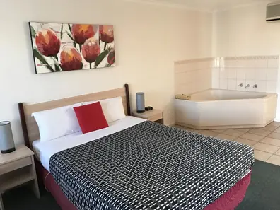 Beachcomber Motel & Apartments