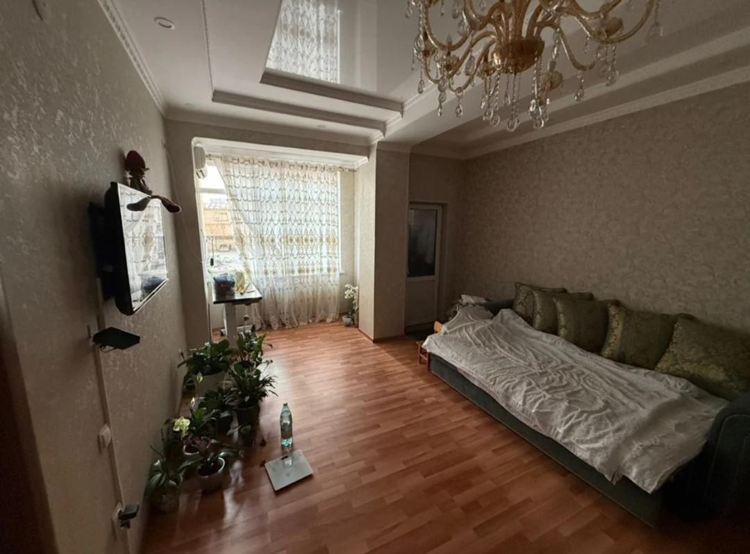 Элитка, 2 ком, 70 м2, этаж 2/10, ж/к Ала-Тоо (Ala-Too), Сост: Евроремонт - фото 1