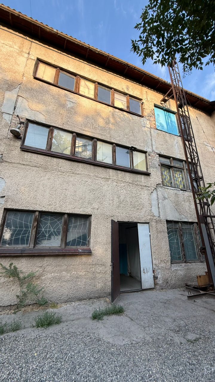 Офис, Коммерческая, 437 м2, этаж 3/3, Сост: Среднее - фото 2