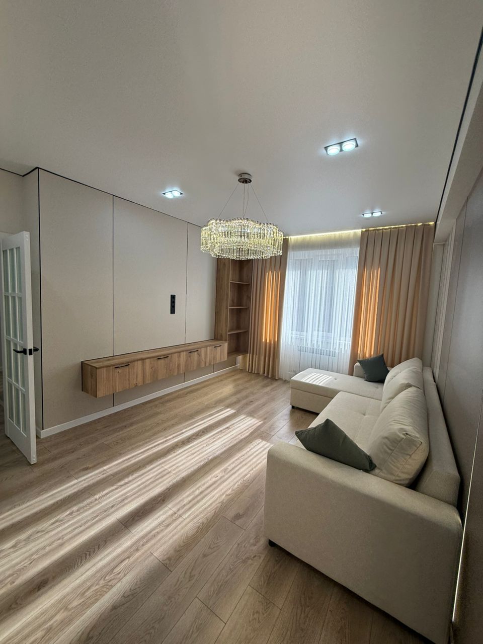 Элитка, 2 ком, 71.3 м2, этаж 6/12, ж/к ЖК Эмель, Сост: Евроремонт - фото 1