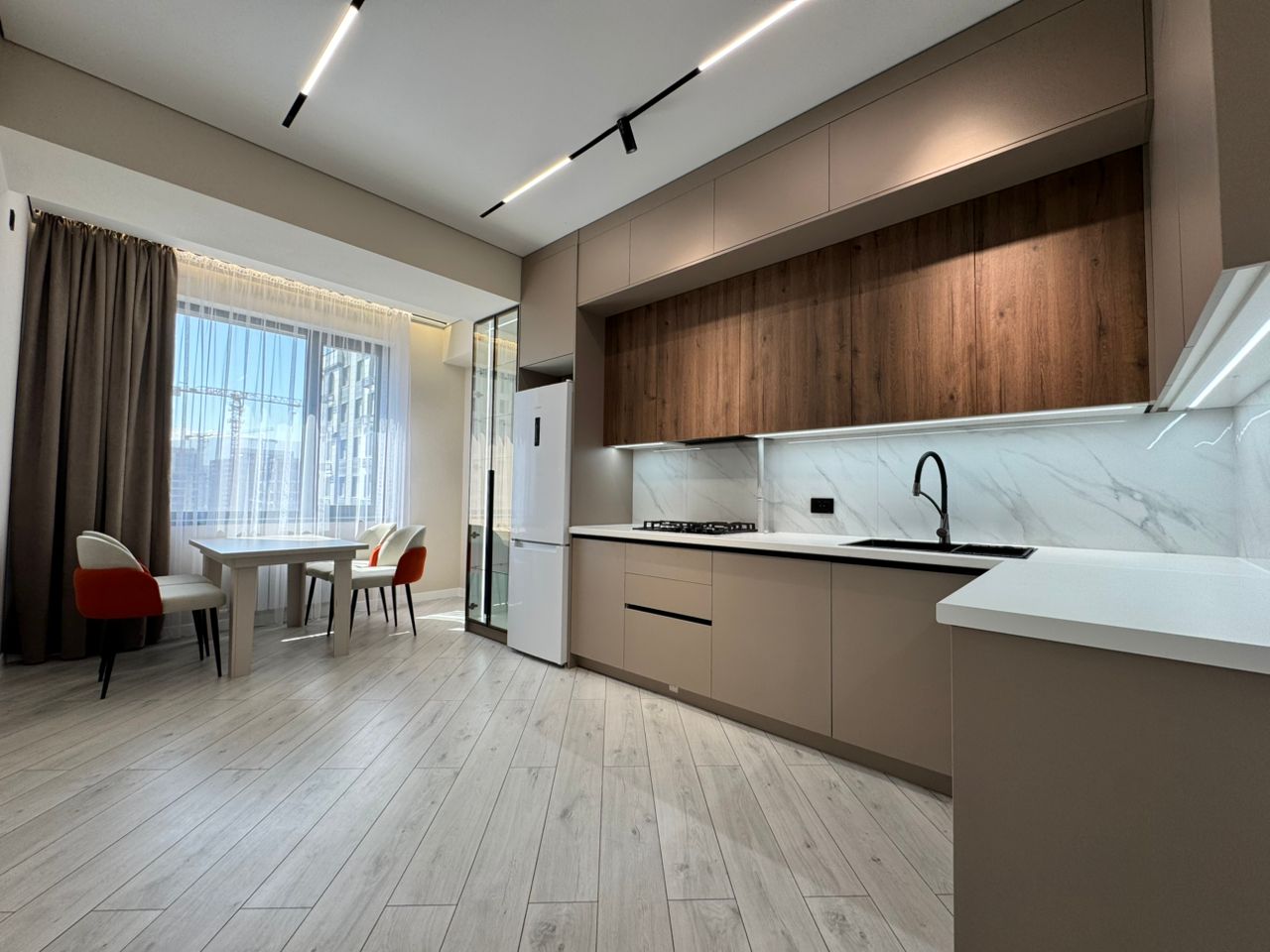 Элитка, 2 ком, 76 м2, этаж 9/12, ж/к Кап Строй Сити (Capstroy City), Сост: Евроремонт - фото 5