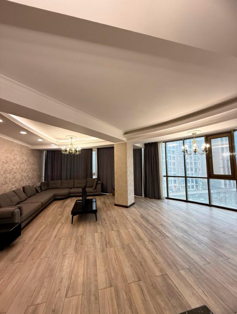 Продажа, Элитка, 3 ком, 140 м2, этаж 7/10, Сост: Евроремонт - фото 1