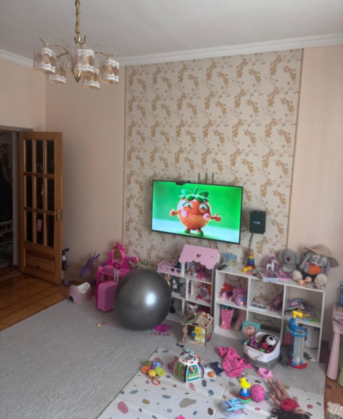 Продажа, Сталинка, 3 ком, 76 м2, этаж 2/2, Сост: Хорошее - фото 1