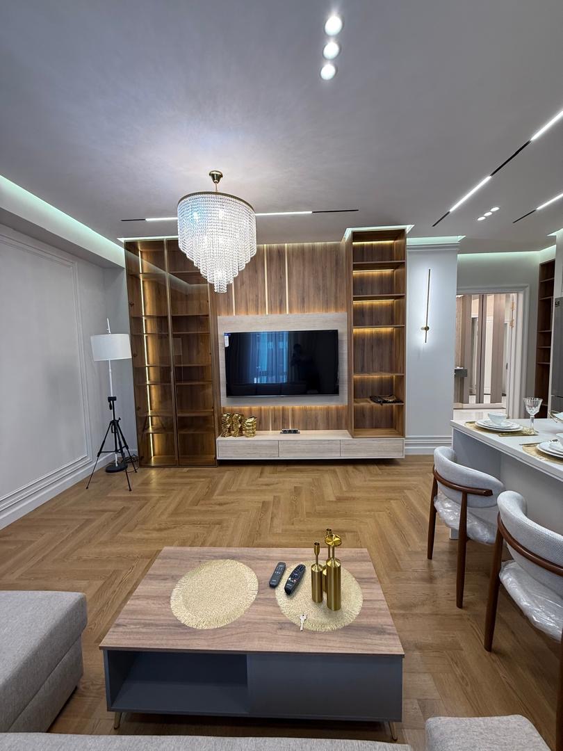Элитка, 3 ком, 80 м2, этаж 8/14, ж/к Нью-Йорк сити (New York city), Сост: Евроремонт - фото 1