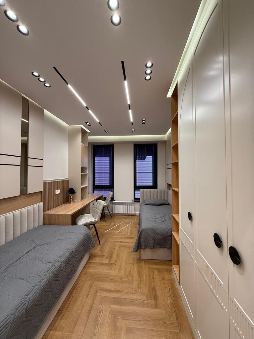 Элитка, 3 ком, 80 м2, этаж 8/14, ж/к Нью-Йорк сити (New York city), Сост: Евроремонт - фото 5