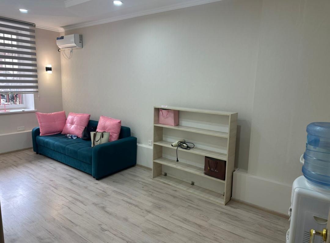 Аренда, Офис, Коммерческая, 18 м2, этаж 1/8, Сост: Евроремонт - фото 1