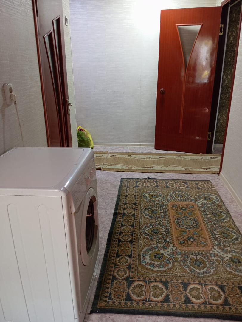 Аренда, 104 серия, 3 ком, 98 м2, этаж 1/4, Сост: Среднее - фото 2