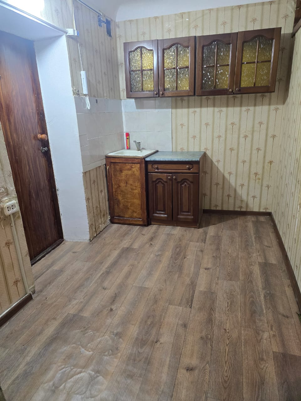 2 ком, Гостинка / Общежитие, 30.2 м2, этаж 1/5, Сост: Среднее - фото 2
