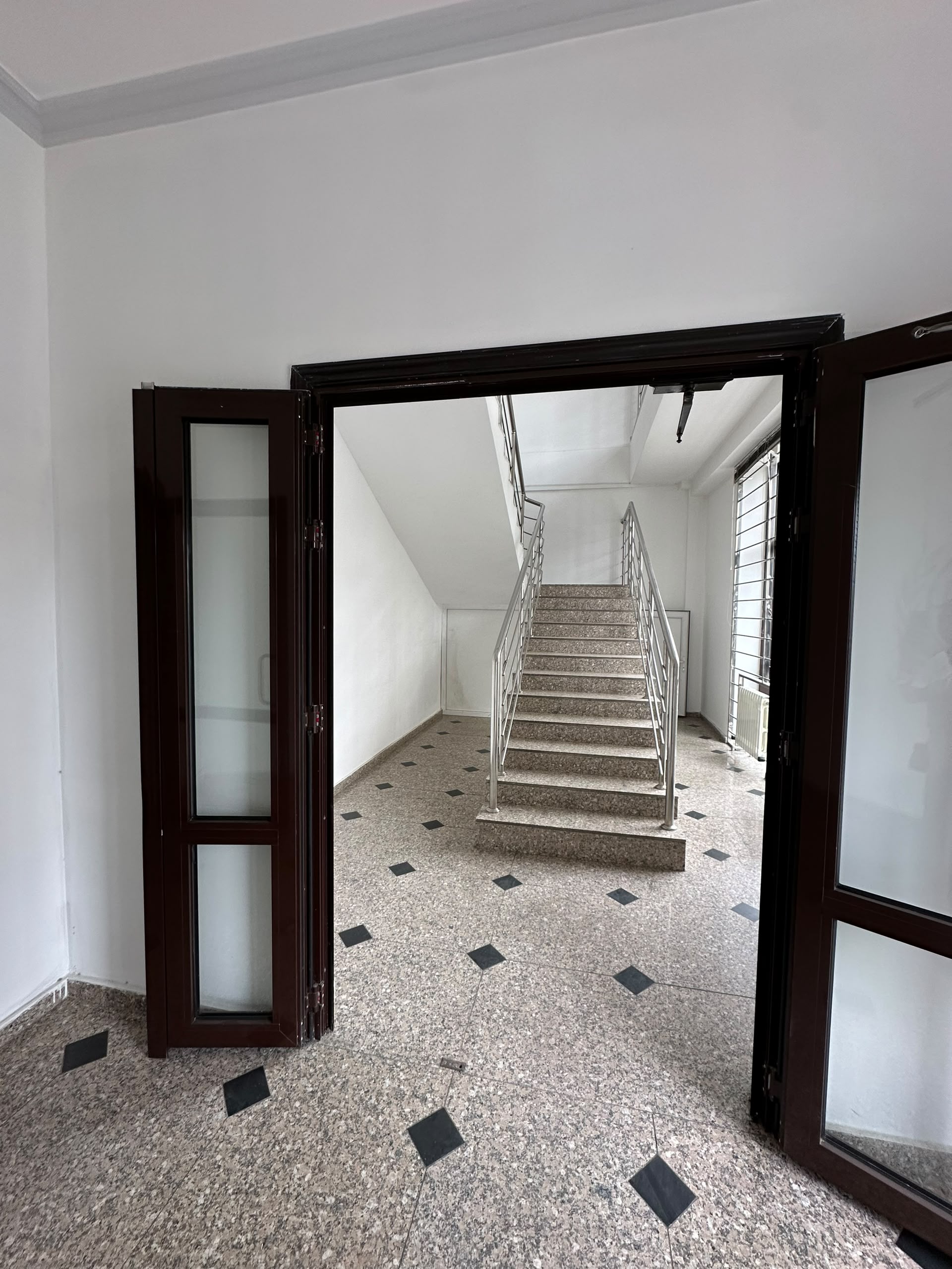 Офис, Коммерческая, 666 м2, этаж 1/10, Сост: Евроремонт - фото 2